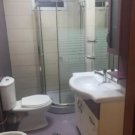 Apartament Lovely 2 Bedroom Tirana